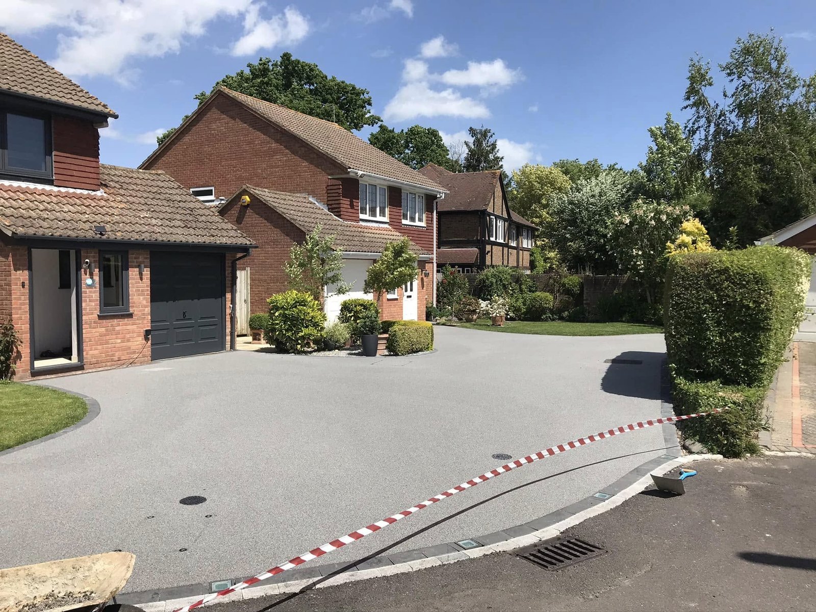 Block paving with tarmac edging and decorative boundary wall for country properties in Finchampstead and Berkshire