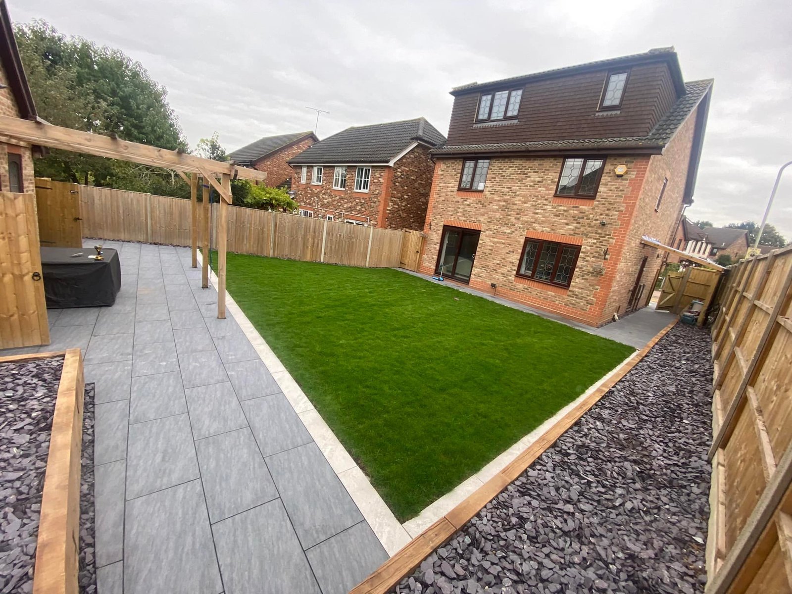 Premium block paving driveway with decorative borders for Maidenhead properties, expertly installed by AJR Landscaping.