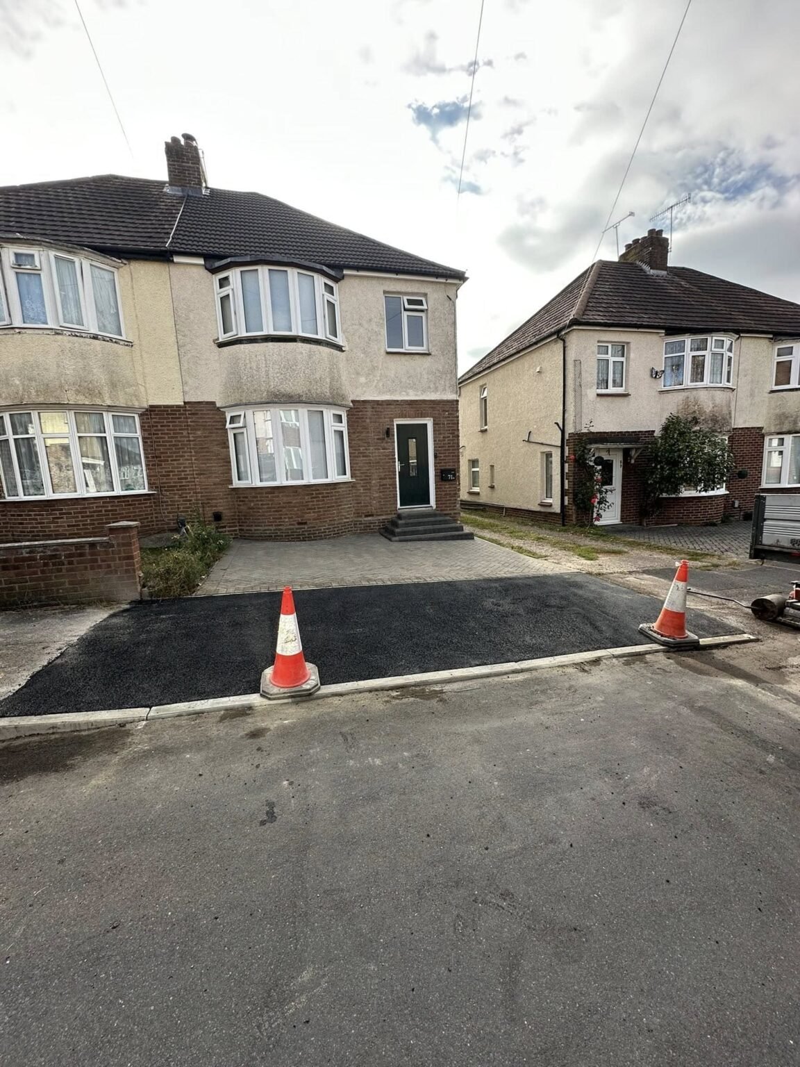 Comprehensive garden landscaping with premium paving and decorative fencing in Ascot. Expert outdoor transformation by AJR Landscaping for luxury properties.