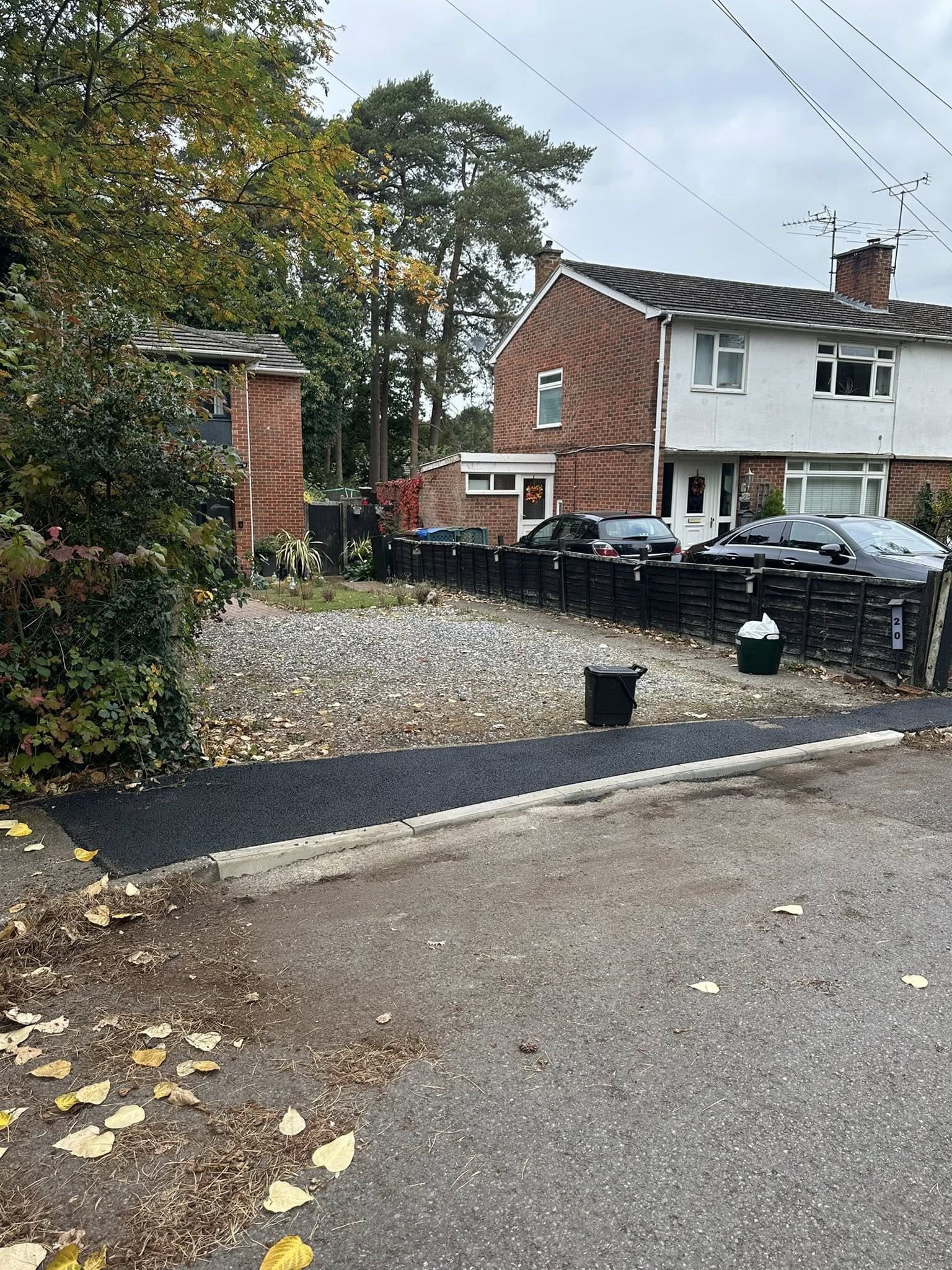 Natural slate paving with random pattern for low-maintenance Newbury and Berkshire gardens