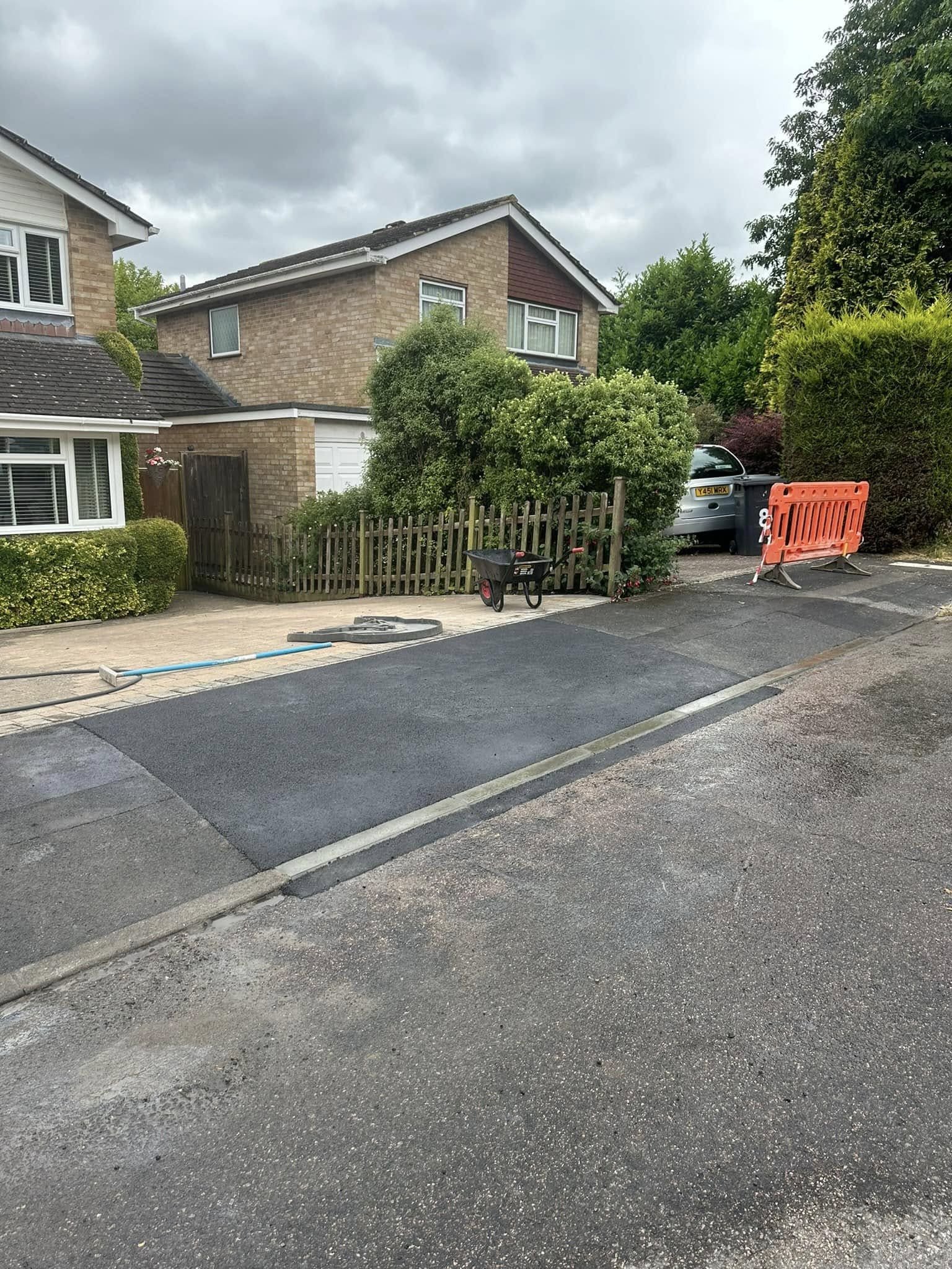 Marshalls Heritage paving with Victorian edging and split chestnut fencing for heritage properties in Windsor and Berkshire
